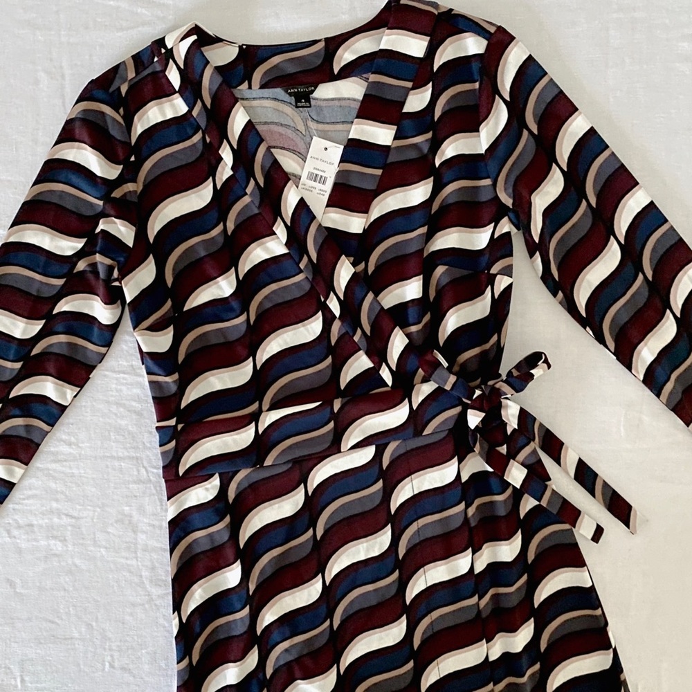Ann Taylor 3/4 Sleeve Wavy Print Wrap Dress / Small / NWT
